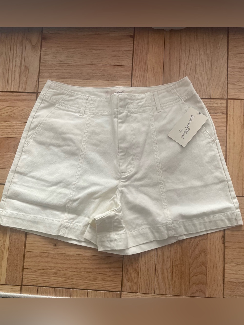 Universal Thread Women’s Cream High-Rise Utility Shorts